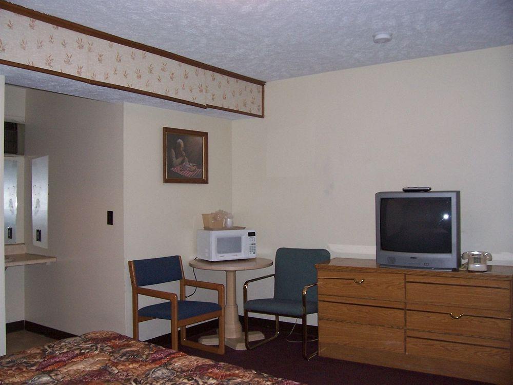 North Country American Inn Kalkaska Exterior photo