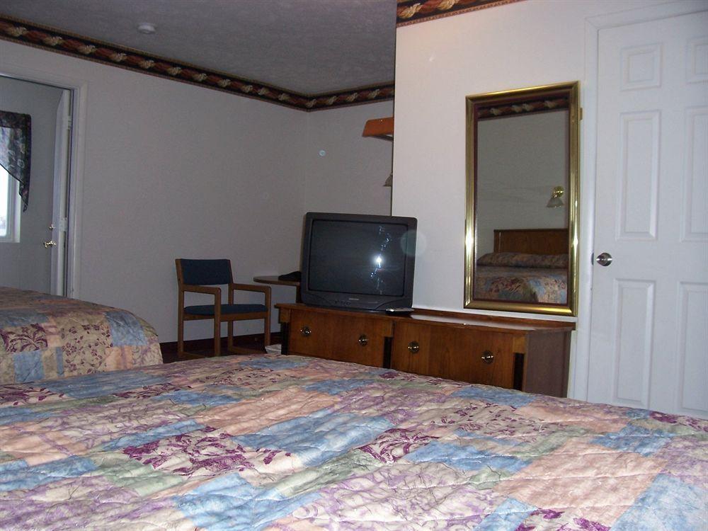 North Country American Inn Kalkaska Exterior photo