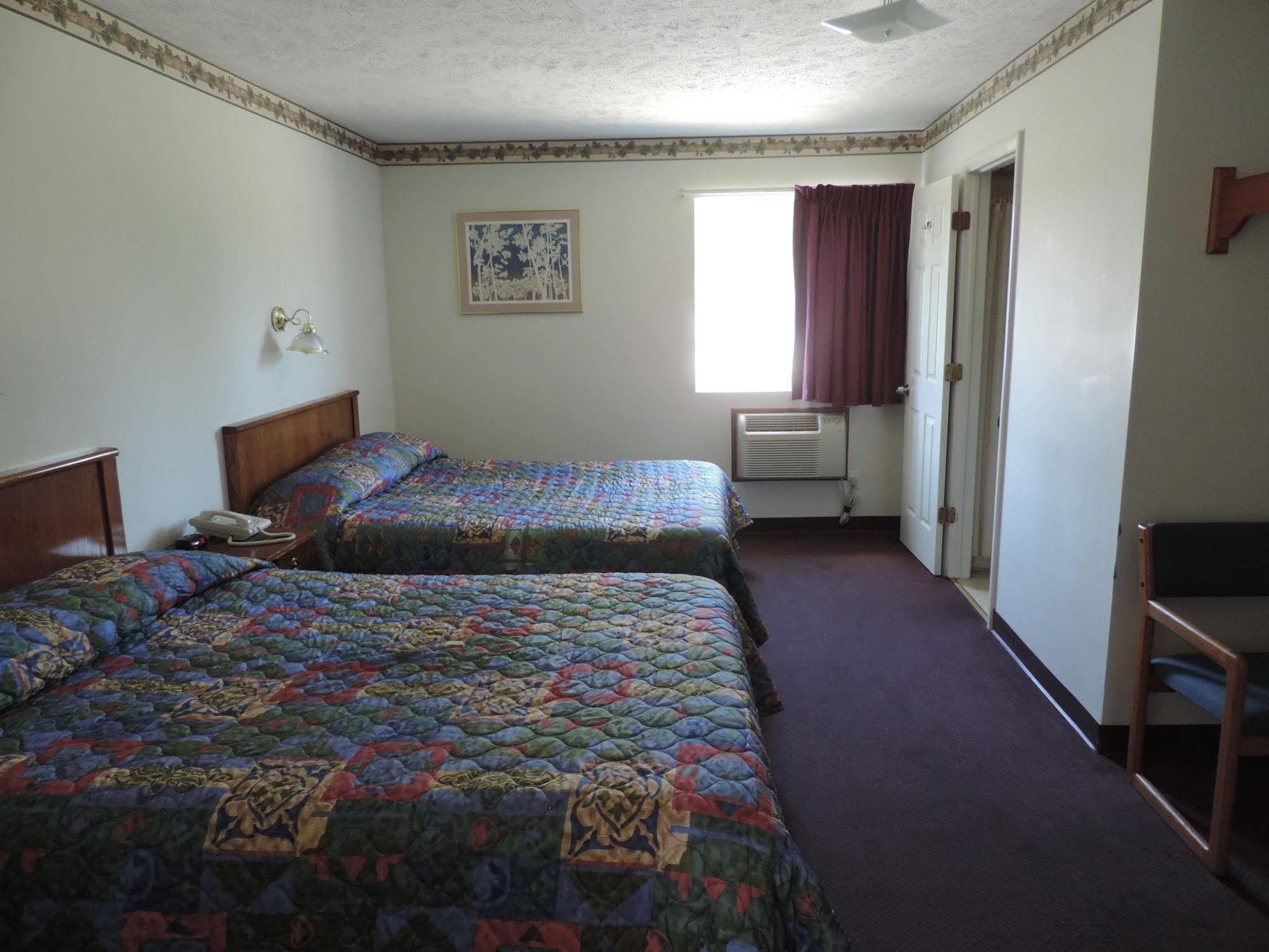 North Country American Inn Kalkaska Exterior photo